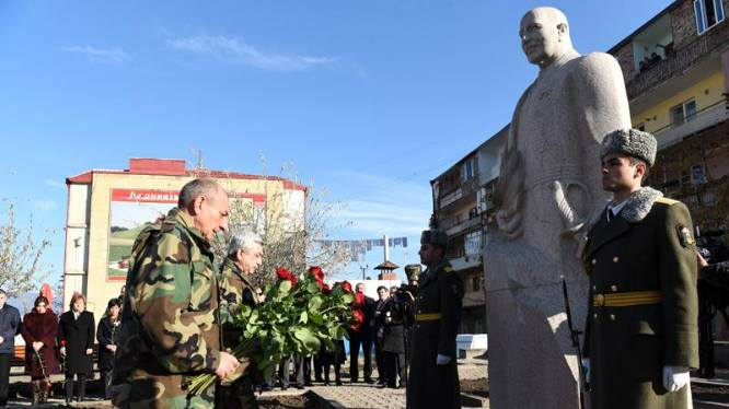 2025. РОССИЯ ВИНОВАТА, ЧТО СНЕСЛИ ПАМЯТНИК МАРШАЛУ БАГРАМЯНУ В СТЕПАНАКЕРТЕ?! Мнение А.РОЖИНЦЕВА