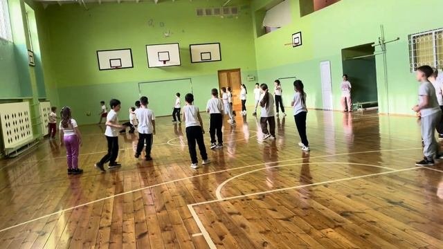 Урок физической культуры 3 класс. Игры на развитие тво?