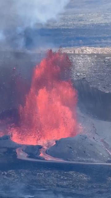 🌋 Вулкан Килауэа на Гавайях продолжает извергаться.