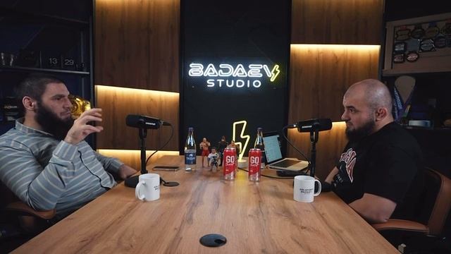 🤬Алый Зверь жестко высказался про Регбиста: «Одевается, как сутенер и ведет себя неподобающе»