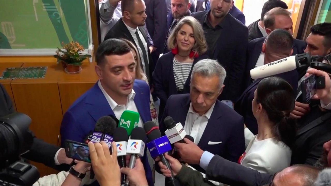 Полиция Румынии вывела кандидата в президенты страны с избирательного участка