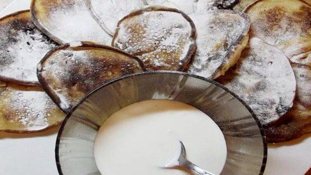 Оладьи со сливой