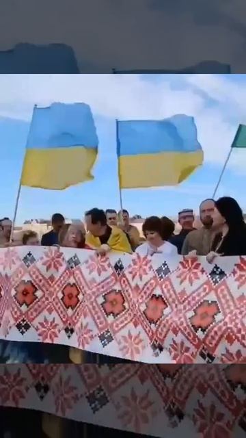 В Европе украинцы собрались, чтобы отметить День вышиванки.