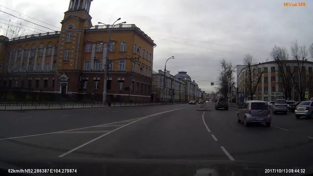Ох, уж эти женщины за рулём :-)