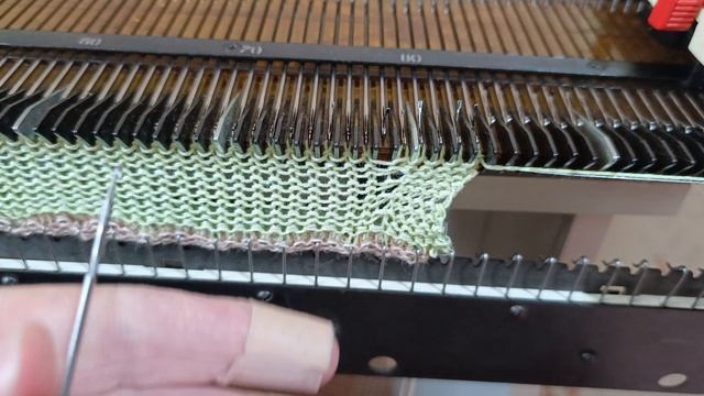 🦉Как вязала разрезы и обработку рукава на платье 👗.Вязальная машина Нева 5.