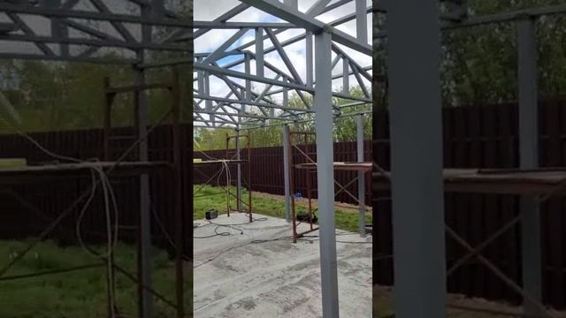 Быстровозводимый гараж на металлокаркасе из сэндвич панелей в Коломне
