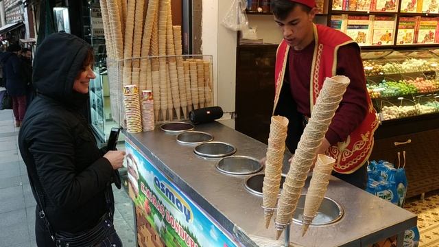 Приколы при продаже дондурмы в Стамбуле