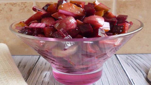 Салат со свеклы с маринованными шампиньонами