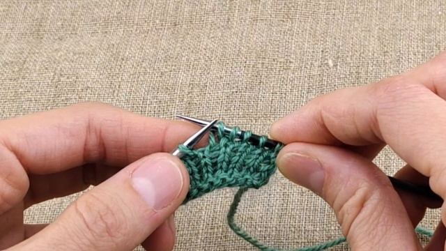 Прибавка  из петли предыдущего ряда с наклоном вправо.