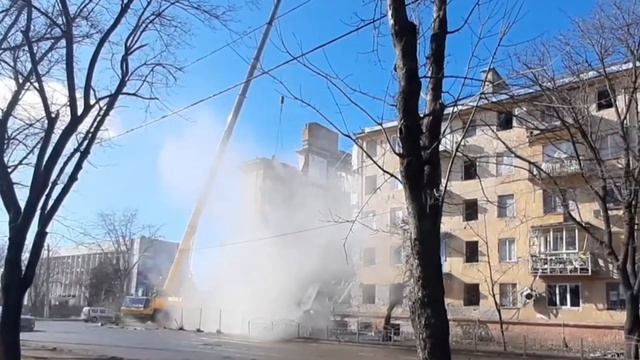 Ремонт по Мариупольски стропы не выдержали и оборвали