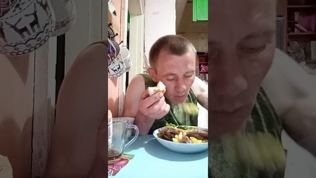 Приятного аппетита наши хорошие 😋