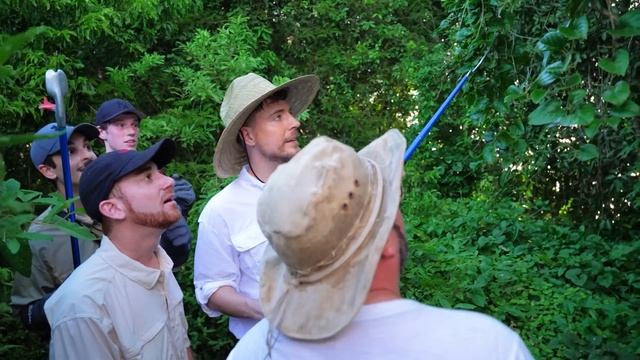 Я пробрался на запрещённый остров с MrBeast - Дрю Бински