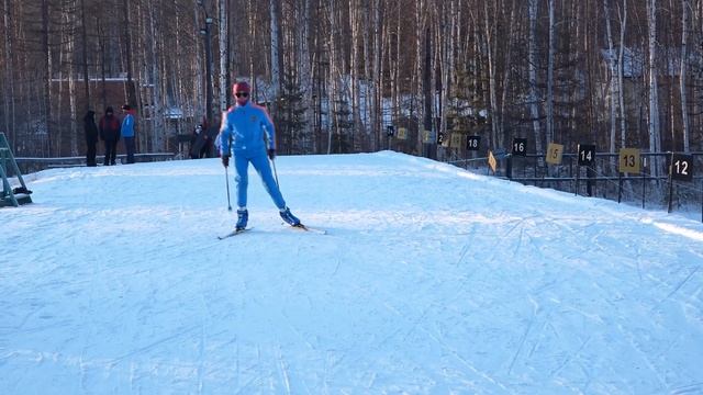 Альтернативу диванному отдыху нашли на катках и лыжны