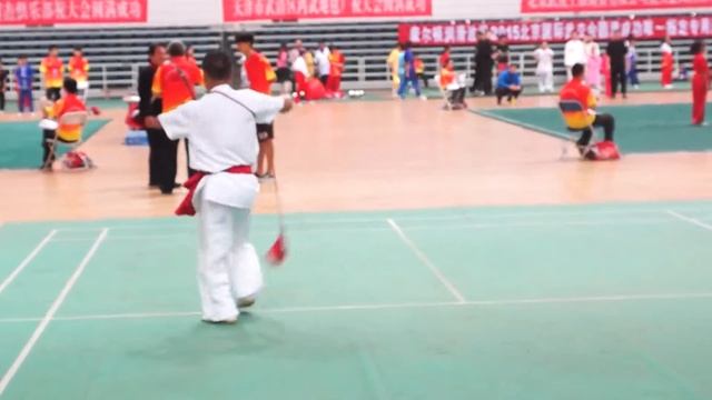 Уи  Выступление с цепью  Китайский спортсмен