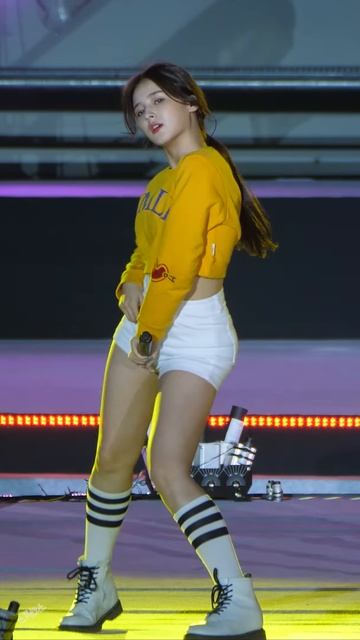 180427 모모랜드, 낸시 (2)