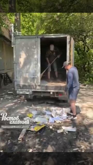 СВИНЬИ СРЕДИ НАС: эти 🤬 выкинули мусор на Пришкольной в районе магазина "Зебра" и уехали.