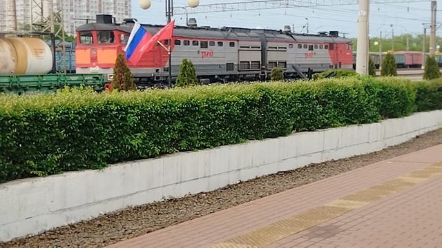 Старинные тепловозы М62 и 2ТЭ116 и современный экспресс ЭП2Д в Туле.