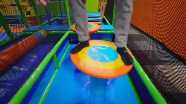 Блиппи (Blippi) - Блиппи в детском развлекательном центре   Изучай этот мир с Блиппи   Обучающие вид