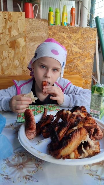 Помощница наша)) На все руки мастерица Василиса! ❤