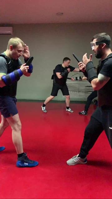 🔪Уклон - контратака в корпус.