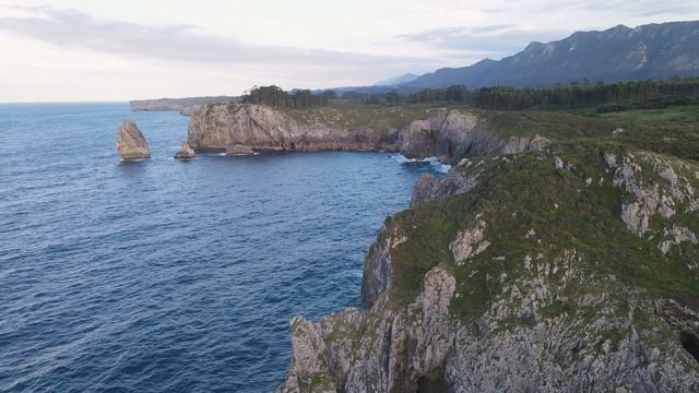 Скалы у моря.
