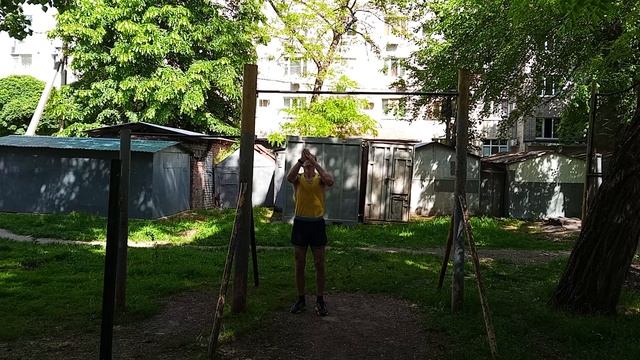 Подтягивания в 45 лет 32 раза с рывками.