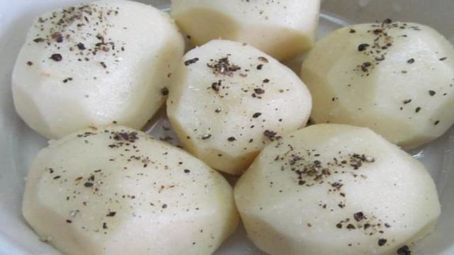 Картофель запеченный под маслом