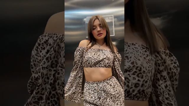 Жіночий костюм модель В 803 / Women's suit model B 803