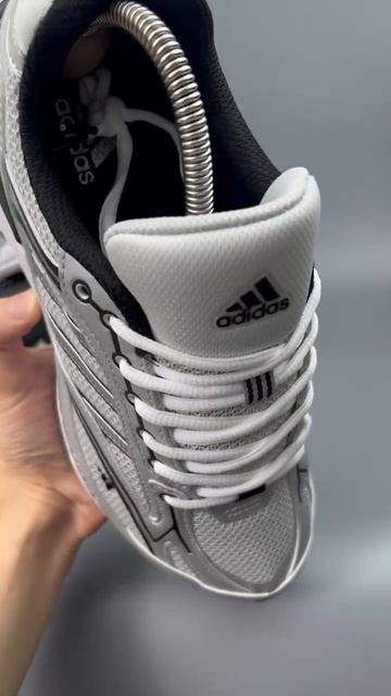 Кроссовки Adidas Spiritain 2000