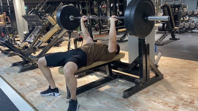 Жим штанги лежа. Bench press.