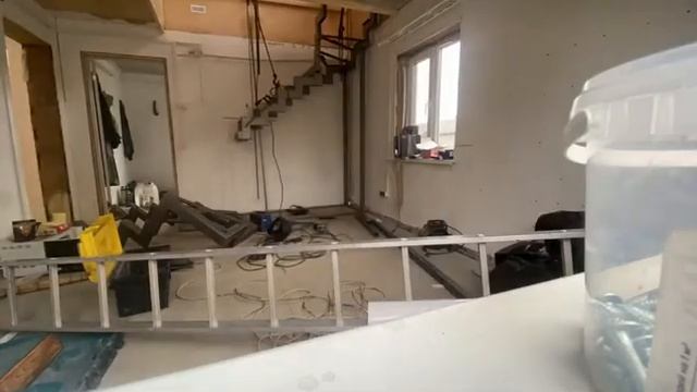 Монтаж каркаса лестницы