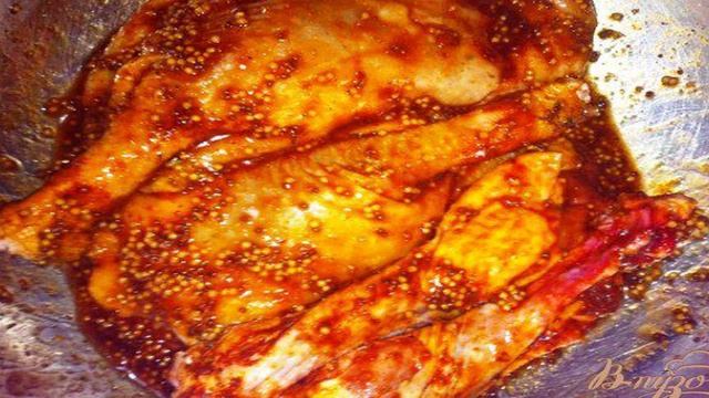 Утиные ножки с соусом  из яблочного пюре.