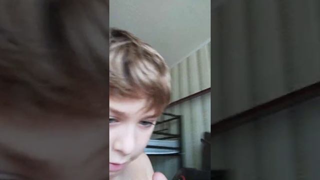 24 часа в доме из стульев и подушек