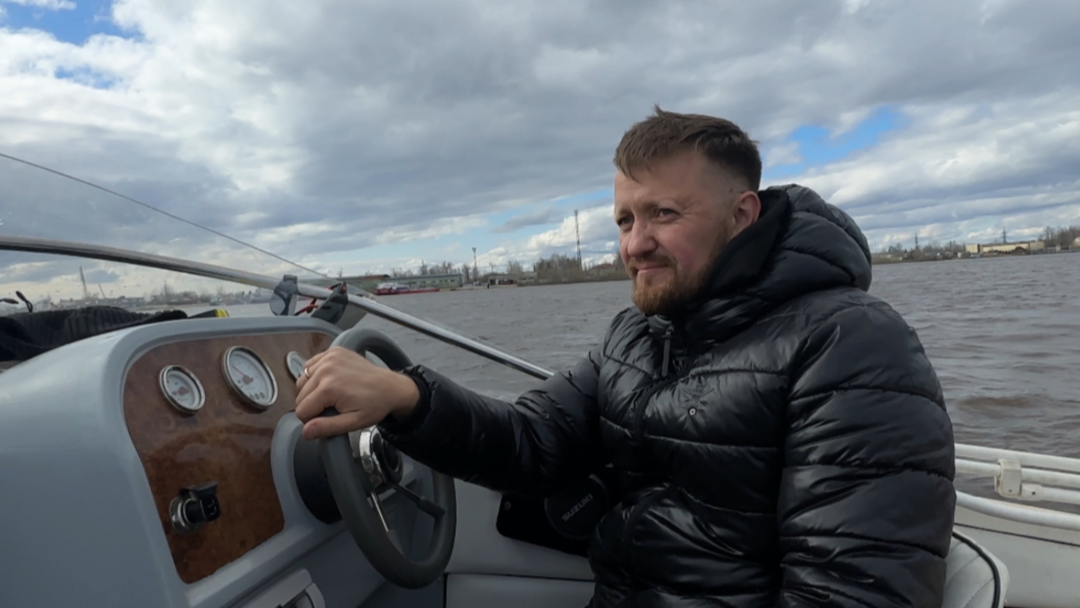 Позавтракали в новом кафе! Спускаем катер на воду! Подготовка к водо-моторному сезону! Нижневартовск