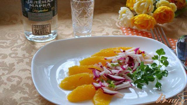 Салат с апельсином и редисом