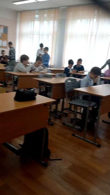 что происходит у нас в классе когда на минутку ушёл учитель