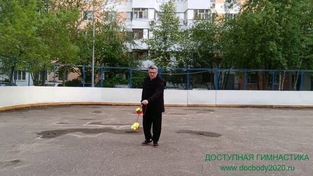 Вечерняя разминка с мячами для фитнеса на верёвке (6)