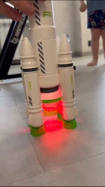 Стёпа запускает ракету в космос 😊