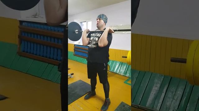 Работа со штангой, заброс на грудь с фронтальным присе