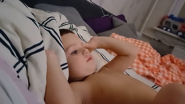 все дела поделали со шведб. решили и босоножки малому ?