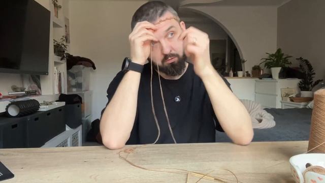 Начинаю вязать шапку спицами из викуньи в 4 нити!