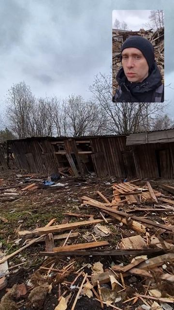 Сносят дома, как обычно, без ограждения нормального, но это лучше, чем если бы горели.