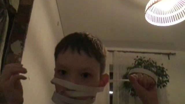 100 слоёв скотча на лицо