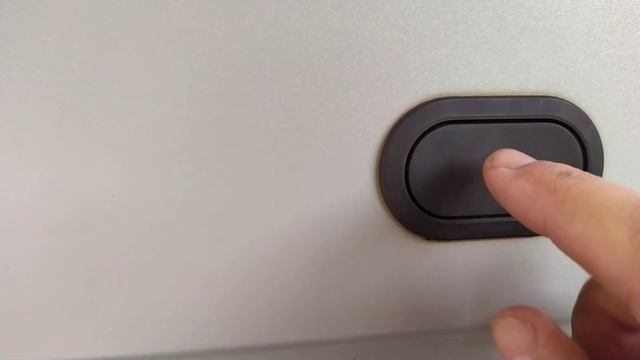 Стук, дребезг центральной заглушки пятой двери (багаж?