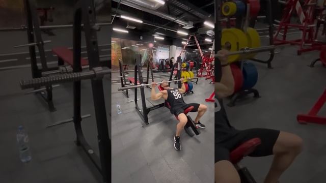 ЖИМ ШТАНГИ НА СКАМЬЕ С ПОЛОЖИТЕЛЬНЫМ УГЛОМ НАКЛОНА