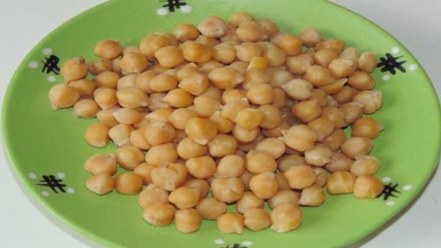 Салат из молодой капусты с нутом