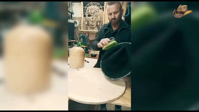 Tashka Petrashka y su nuevo sombrero.  Ташка Петрашка и новая шляпа.