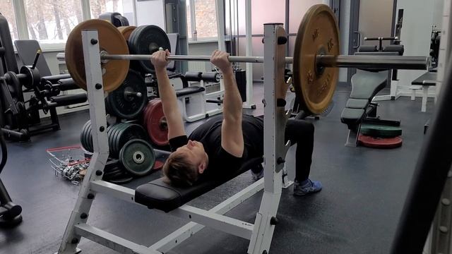 Жим лежа узким хватом - Техника выполнения упражнения