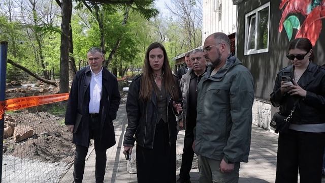 К бетонированию пешеходных дорожек готовятся в сквере имени Кутузова во Владивостоке.