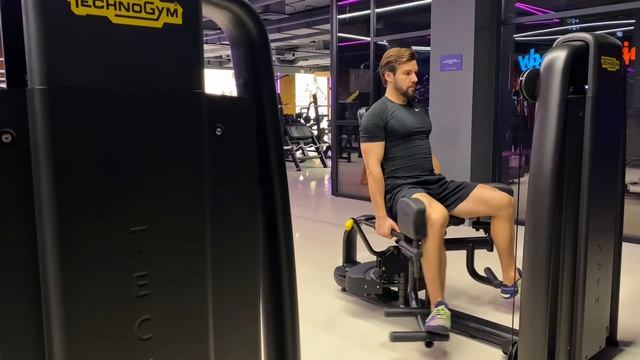 Отведение ног сидя